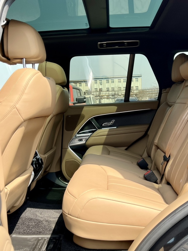 2024款路虎揽胜行政3.0现车报价 汽油 se 标轴全国上牌 庄严稳重