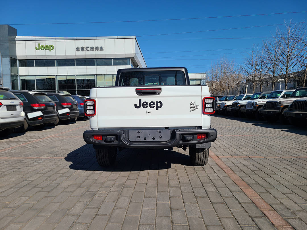 进口皮卡哪款好 jeep角斗士皮卡促销39.99万
